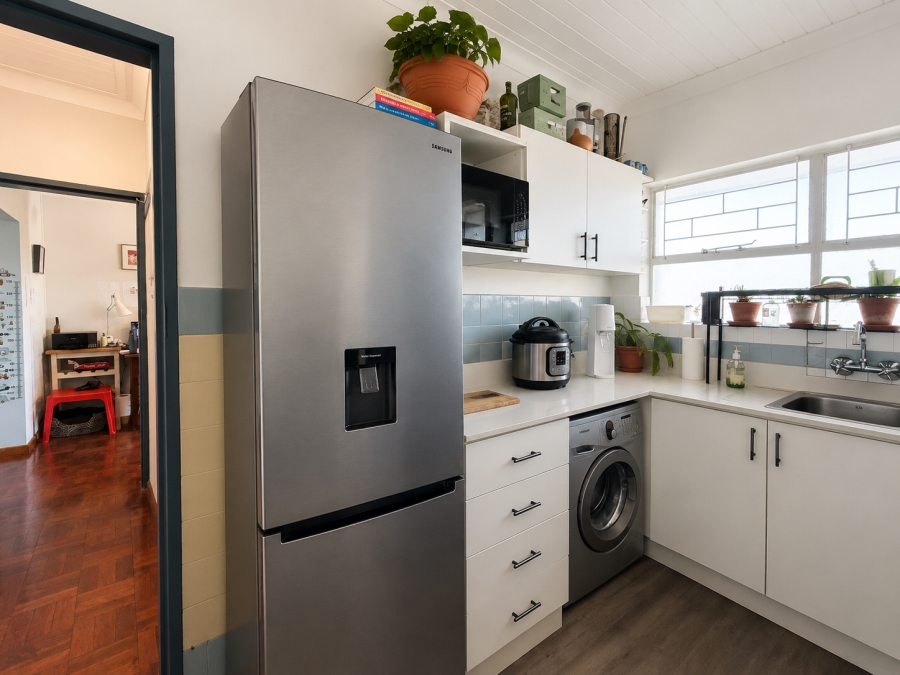 1 Bedroom Property for Sale in Vredehoek Western Cape